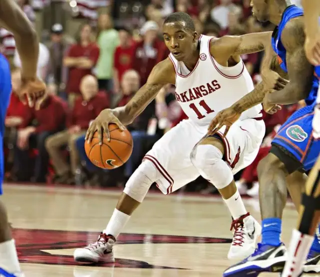 里夫斯与拉 里夫斯与拉